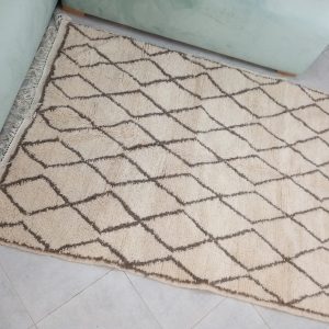 Traditional Berber Grace: A Handmade Moroccan Diamond Pattern Carpet